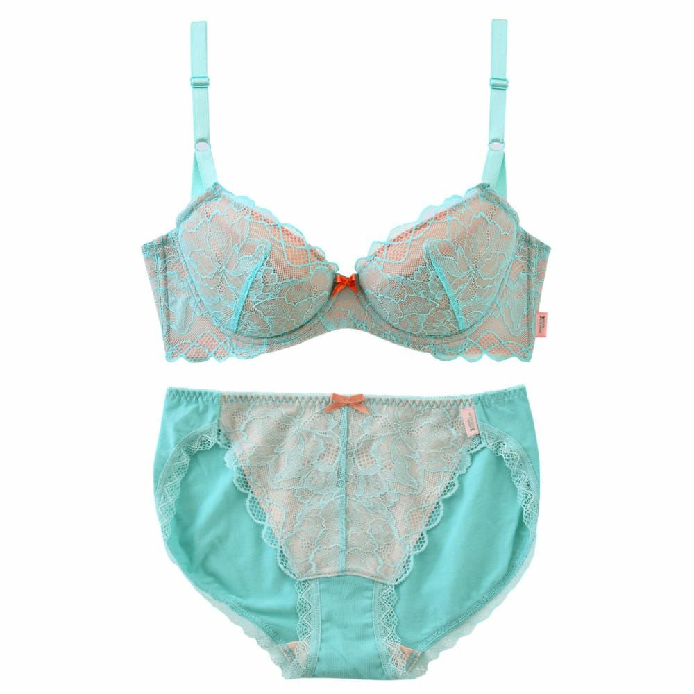 ふわっと軽い着け心地！育乳ブラ sarah collection ふわっときゅんブラ